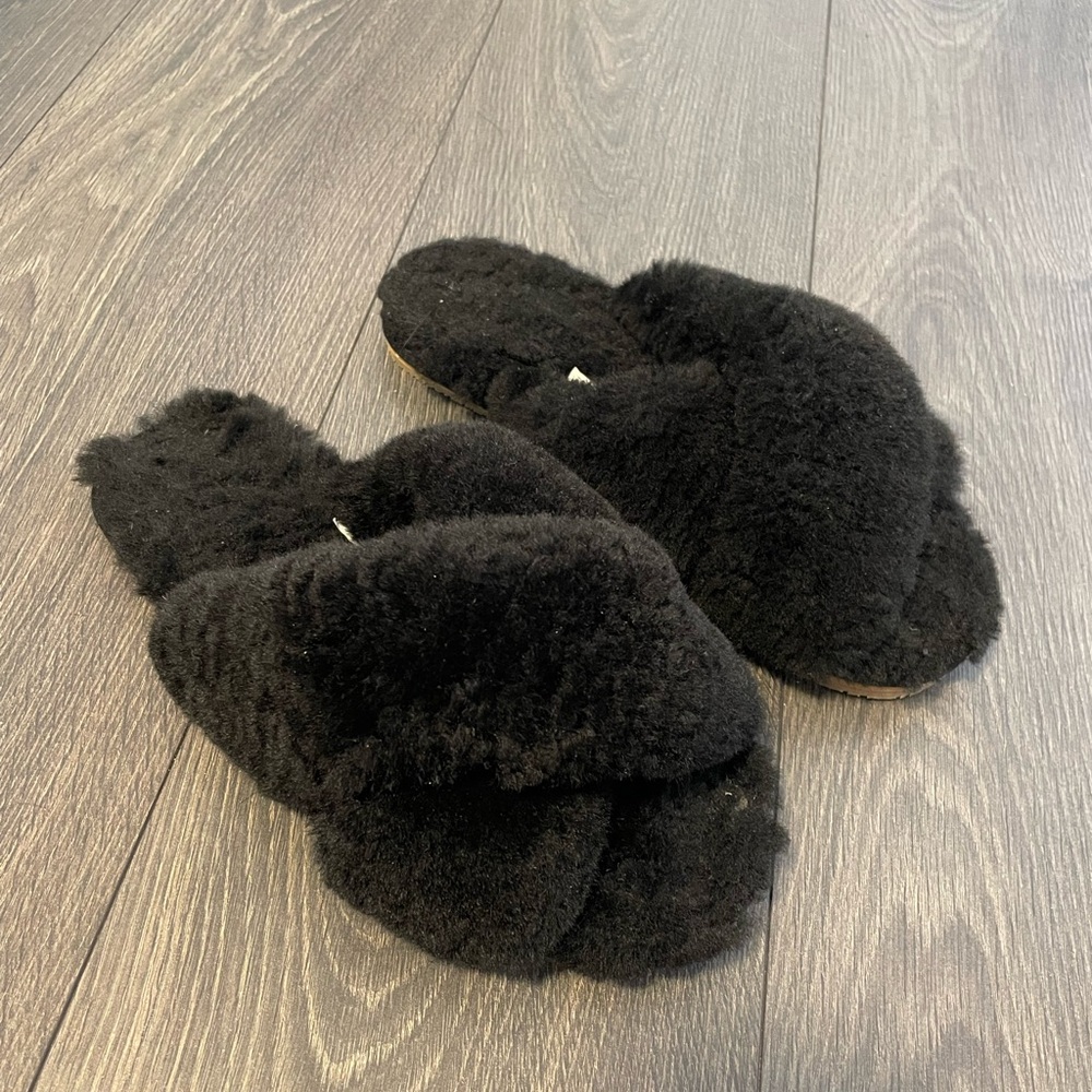Black sheepskin Slippers